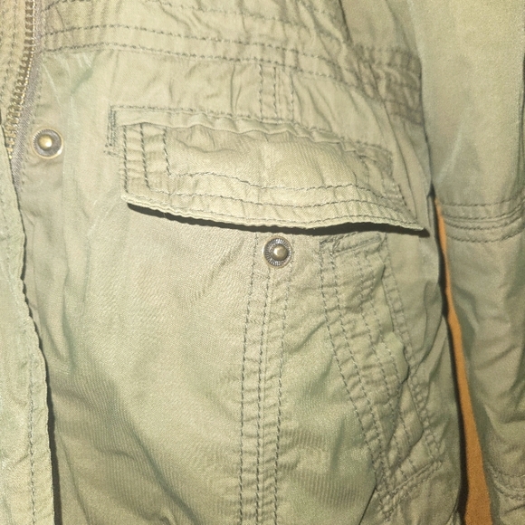 American Eagle size M olive/army green woman's winter coat, jacket sherpa ligned - Picture 6 of 10